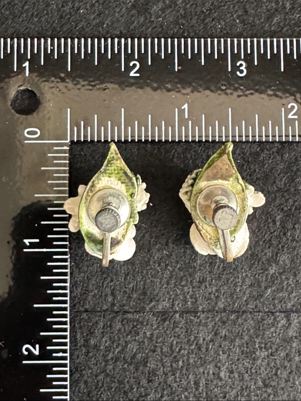 VTG English Bone China White Floral Screw Back Earrings Mid-Century Hand Made - Picture 4 of 4